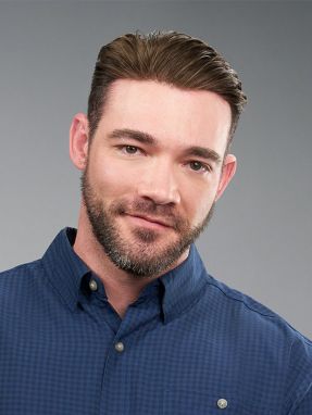 Man draagt het haarstuk Augustin van Jon Renau uit de Cheveux Homme Professionnel collectie