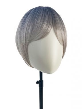 Haarstuk in een grijze kleur met een mooie lok