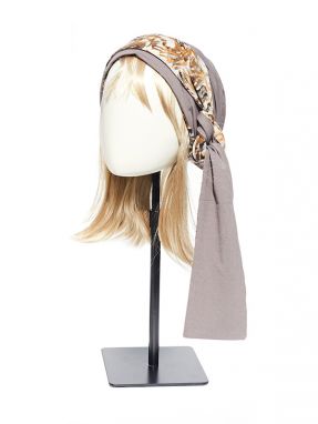 Turban met mooie banden in een grijze kleur 