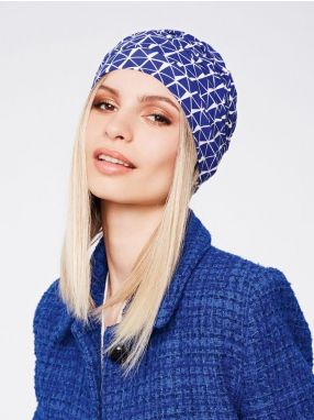 Vrouw met een vrolijk geprinte turban van Gisela Mayer
