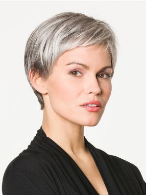 Vrouw draagt het haarwerk Ida SF van Belle Madame