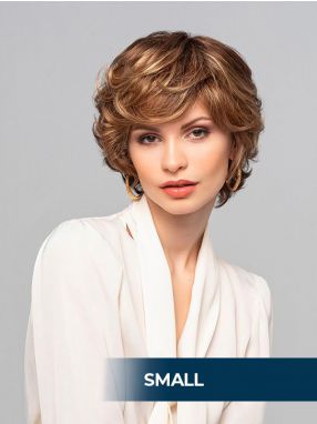Vrouw draagt de Nina Mono Lace Deluxe Small van Gisela Mayer uit de Small & Large collectie