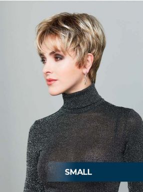 Vrouw draagt de Young Small uit de Small & Large collectie van Gisela Mayer