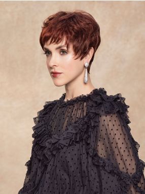 Vrouw draagt de Zara Mono Lace Deluxe Small uit de Small & Large colectie van Gisela Mayer